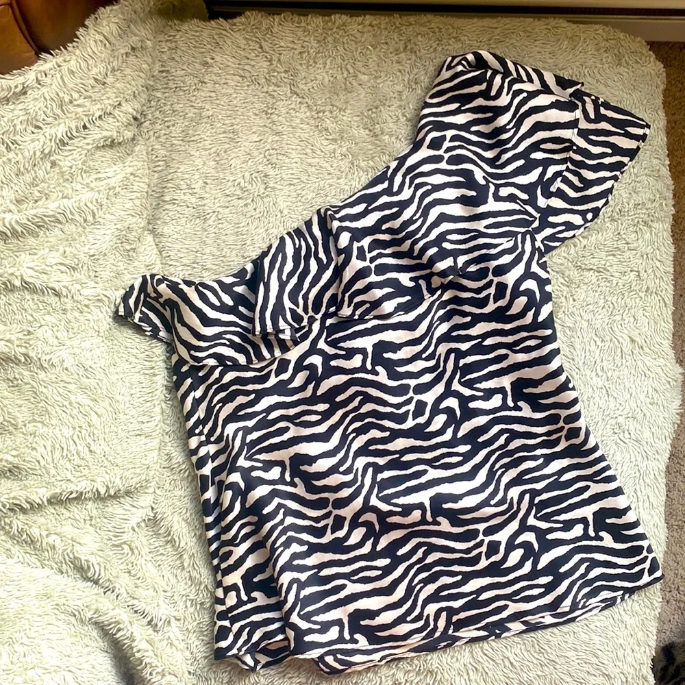 One Shoulder Zebra Top - Picture 3 of 3